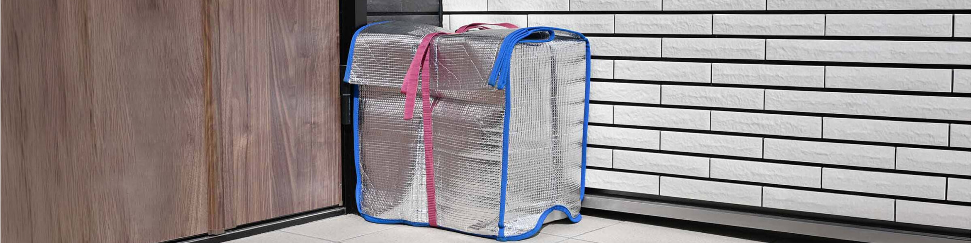 直接受け取れなくても安心♪ 安全カバー&鍵付きベルトで置き配