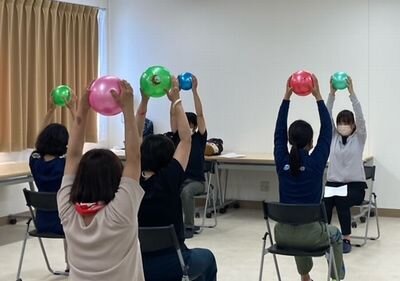 高田東コープ委員会：理学療法士による“ボールを使ったエクササイズ”