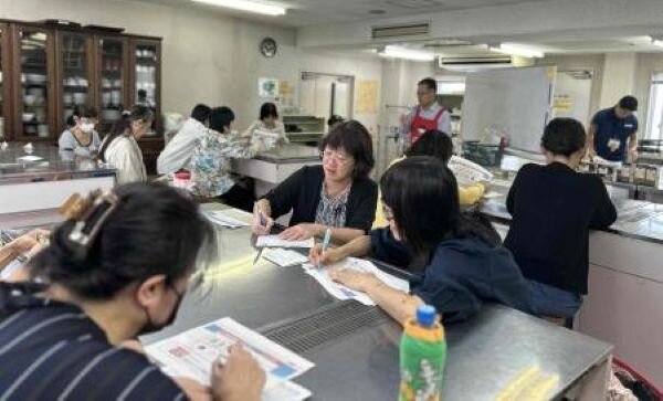 生駒東コープ委員会：コープクオリティのお菓子の試食学習会