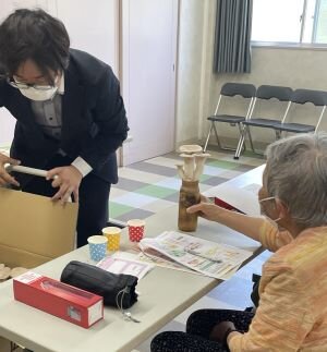 王寺コープ委員会：ホクト(株)の学習会　きのこのもぎとり体験もしました