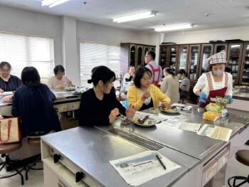 生駒東コープ委員会：コープクオリティのお菓子の試食学習会