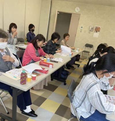 王寺コープ委員会：ホクト(株)の学習会　きのこのもぎとり体験もしました