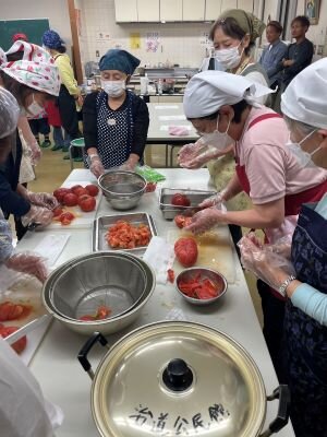 桜井西コープ委員会：治道トマトのハウス見学とケチャップ作り