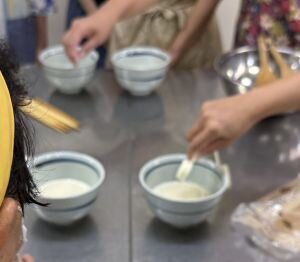 郡山西コープ委員会：豆腐の学習会　“湯葉・豆腐作り”も体験しました