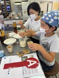 生駒東コープ委員会：さとの雪(株)の学習会 小学生も参加しました